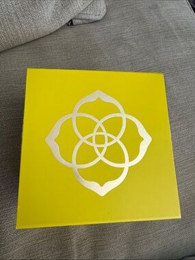 Kendra Scott jewelry box